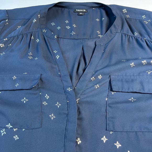 Torrid Women's Blouse Navy Blue - Silver Star Print Sheer Top Size 1 (1X/14-16) - Picture 4 of 10